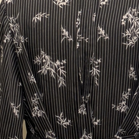 EUC Penningtons 3X Tie Back Pinstripe Floral 3/4 Sleeve Blouse - Picture 9 of 9